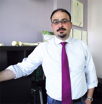 Χάλεντ Αμπουχεμούντ - Ορθοπαιδικός